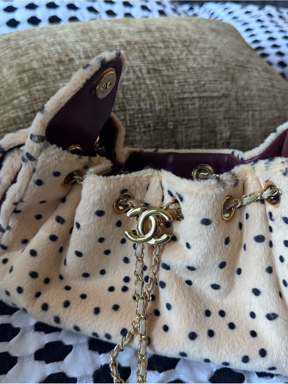 CC Cream with Black Polka Dot Shearling Shoulder Bag - Picture 6 of 14